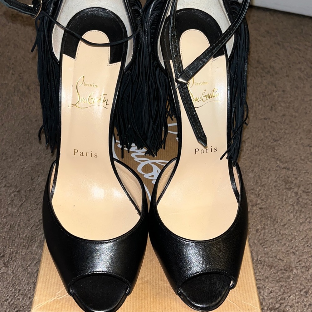 Christian Louboutin Leather D'Orsay Pumps
Black SOLD